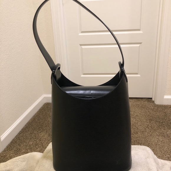 🌟Louis Vuitton Shoulder bucket bag🌟 - Picture 2 of 11